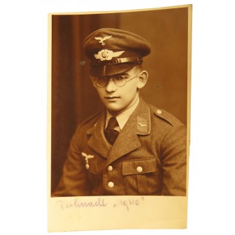 Flak Soldat studio-portrait in visor hat and Tuchrock. Espenlaub militaria